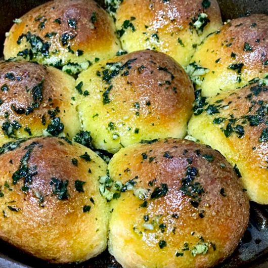 GARLIC BREAD ROLLS